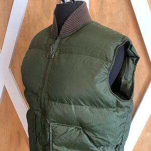 EUC Walls Blizzard Pruf Down insulated Puffer Vest in army green & knit collar